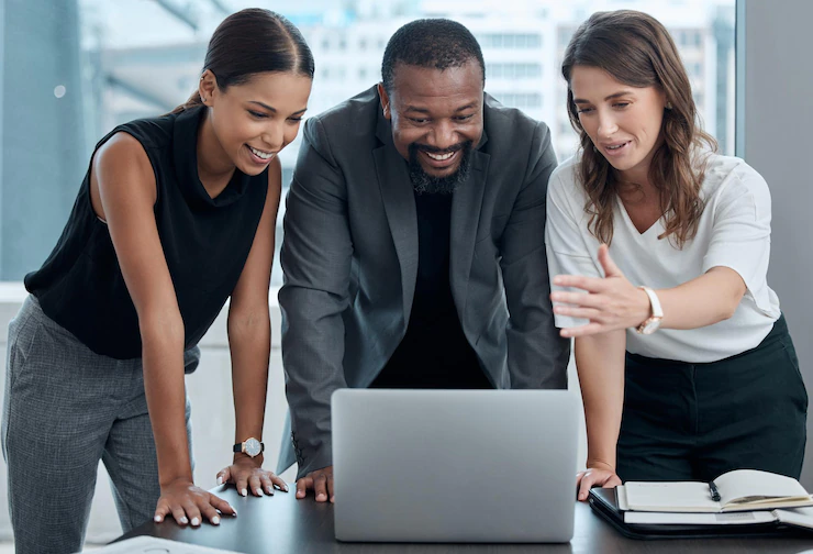 sharing-ideas-cropped-shot-group-corporate-business-colleagues-having-meeting-around-table-boardroom_590464-54354